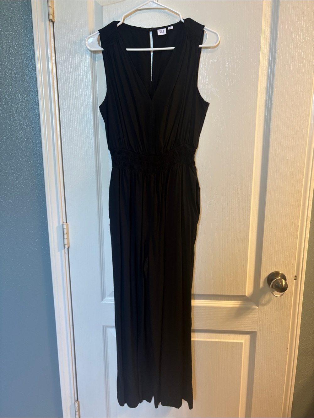 GAP Classic Black Sleeveless Jumpsuit V neck with Pockets - Picture 12 of 12